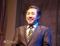[문화포토] 연극 오거리 사진관 장기용 영정사진, 잘 찍어주세요