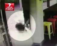 흉기 든 도둑을 3초만에 쫓아내버린 식당 주인의 기발한 한마디 (영상)