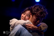 [문화리뷰] 희망, 보이지만 존재하지 않았던 신기루…연극 탈출-날숨의시간