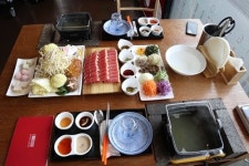 남천동·경성대 맛집 샤브막심, 푸짐한 소고기와 야채 담은 샤브샤브 제공