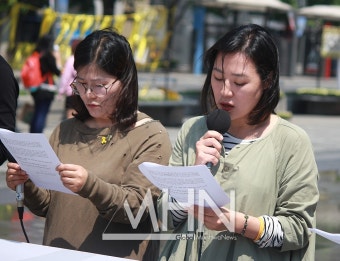 [문화포토] '블랙리스트 진실 규명 기자회견' 회견문 낭독