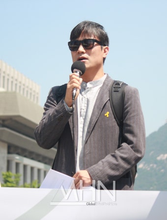 [문화포토] 이해성 연출 '블랙리스트 진실 규명 기자회견 참석'