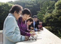 국립현대미술관, 치매 환자 예술 체험 프로그램 진행…일상예찬, 시니어 조각공원 소풍