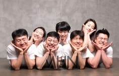 송수진헤어살롱 | [송수진의 문화살롱] 그렇게 어른이 되었다… 연극 '말 잘 듣는 사람들'