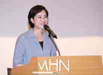 [문화포토] 전통한지 국제컨퍼런스 축사 전하는 유은혜 의원
