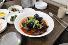 강릉 경포대 맛집 김우정 초당 짬뽕순두부, 건강하게 즐길 수 있는 매콤한 메뉴 제공