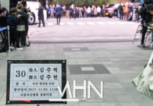 [문화포토] 故 김주혁 발인 장례식장을 떠나 장지로 향하는 운구차