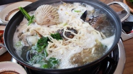 안면도맛집 딴뚝칼국수, 해물칼국수 등  다양한 메뉴 포함한 세트메뉴 제공