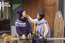 효리네 민박2 이효리, 이상순과 다정한 모습 포착…사장님 챙기는 회장님의 손길