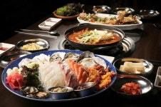 부함식당&만원횟집, 두 컨셉 콜라보 통한 가로수길 가성비 맛집으로 운영 중