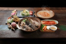 부산 맛집 산골애, 24시간 한약재로 우려낸 오리백숙 제공