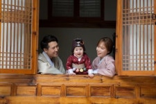 한옥스튜디오 나빛, 프리미엄 한복 제공…전통돌사진 고급화 선도