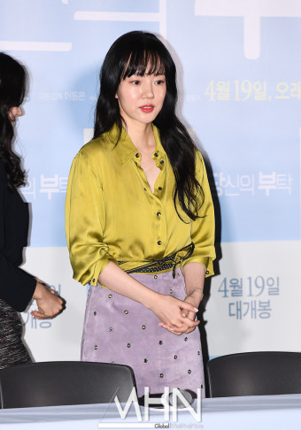 [MHN포토] 임수정 '깊게 파인 넥라인'