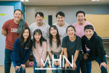 [연습실 사진첩] 단독 공개 한국 명작 소설 2시간 동안 3편 읽는 방법은? 뮤지컬 얼쑤 연습 현장