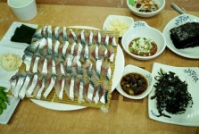 제주 성산일출봉 맛집, 신산포구자연산횟집 신선한 활어회 제공