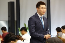 양글리쉬영어연구소 | 딱이만큼 영어연구소 김영익 대표, 직장인 영어실력 도움 주는 책 출간
