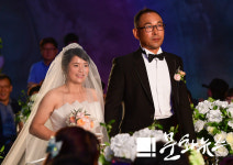 [문화뉴스 뷰파인더] 서원밸리 다문화가정 합동결혼식 신랑-신부 입장