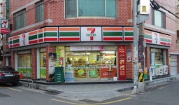 내년도 최저임금 인상 여파에 조마조마한 편의점업계