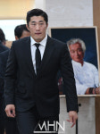 [MHN포토] 故 신성일 빈소 찾은 김동현