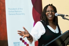 시스터 액트 우피 골드버그 플라스틱 대신 지구를?