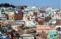 국내 여름휴가 가볼 만 한곳 추천: 속초 해수욕장, 부산 감천마을, 만수계곡