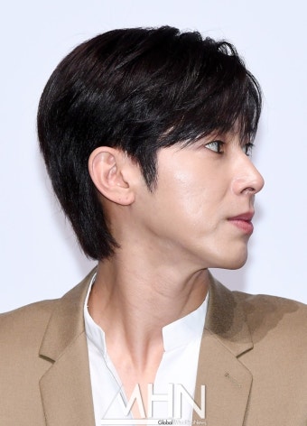 [MHN포토] 동방신기 유노윤호 '조각이네'