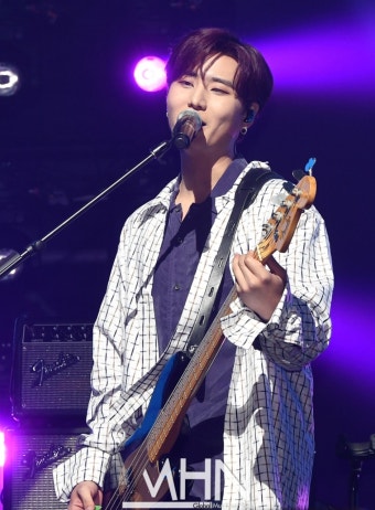 [MHN포토] 데이식스 영케이 '모든 감정을 담아'
