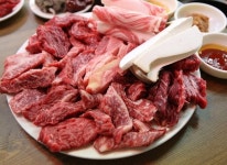 SBS 생방송투데이 오늘 방송 맛집은? 대게찜, 갈비, 칼국수, 호박전 맛집 소개