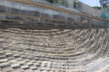 조형의 아름다움과 설치구조의 아이디어가 돋보이는 윤슬