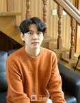 [Fun 喜·인터뷰] 세월이 지나도 변함없이 음악을 하고 싶어요···따뜻한 위로와 공감을 주는 싱어송라이터 오시안