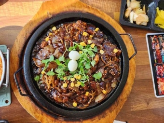 '생방송 투데이' 오늘 방송 맛집은? 돌짜장, 육회, 디저트 맛집 소개