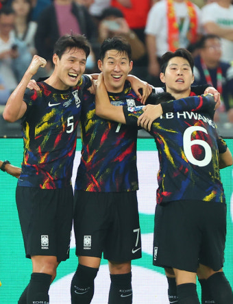 대한민국 축구...중국 원정에서 빛난 손흥민, 2골 1도움으로 한국 3-0 승리 이끌어