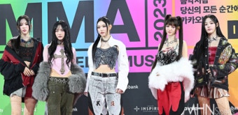뉴진스, '2023MMA 멜론뮤직어워드' '올해의 베스트송' 수상 - 'Ditto'로 대중의 마음 사로잡아