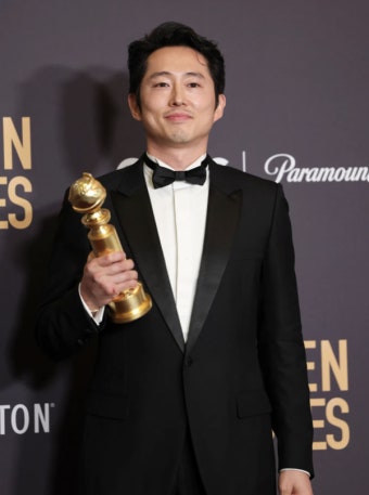 한국계 배우 스티븐 연, 골든글로브 남우주연상 수상... 동아시아계 최초