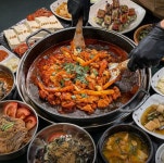생방송 투데이 오늘 방송 맛집은? 여수동백꿀빵, 도다리쑥국, 닭갈비, 칼국수 맛집 소개