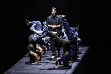 브레이킹 작품 4INT 단일 장르로 재미와 감동 전달