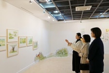 국립어린이청소년도서관, 평화 담은 그림책 원화전...호랑이의 노래가 전하는 인도주의