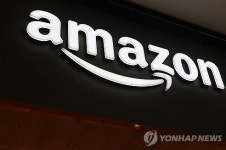 아마존, 12년 만의 스마트폰 재도전...파이어폰 실패의 역설
