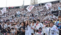 프로야구 열풍에 편의점 야구 특수…구장 인근 매출 최대 4배 급증