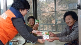 진주 대곡면 독거노인 사랑의 간식 전달