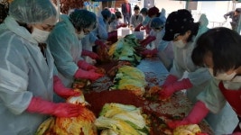 진주 상대2동 김치 600포기 240세대 전달