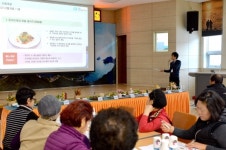 미조항 음식특구서 남해의 맛 즐기자