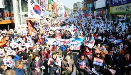 진주서 탄핵기각·무효 대규모 집회 열려