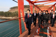 바다 위를 횡단하며 신비로운 은하수길 걷는다