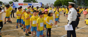 사천署 대성초 교통안전선 지키기 홍보