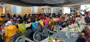 사천 대박수산 동서금동 어르신 경로잔치 실시