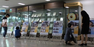 하동군청 로비에 경남 우수주택 선봬