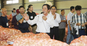 합천군 농산물 산지공판장 마늘 경매 시작