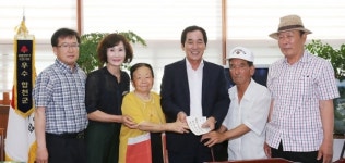 합천 봉산 압곡2구마을 어르신 합천군에 성금 250만원 기탁
