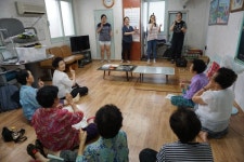 대학생 노인지킴이단 진주 송림경로당 방문
